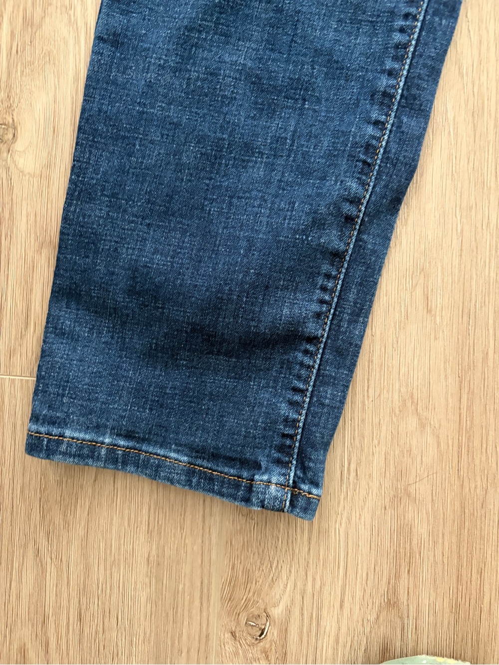 Levi's Classic Straight Women's Blue Stretch Jeans - Picture 2 of 6